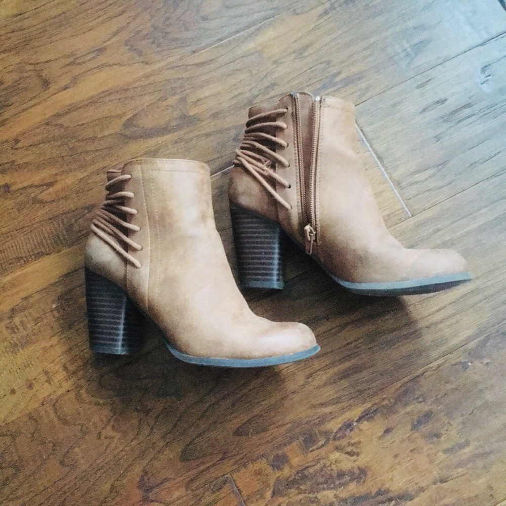 Brown Booties 👢🐒 Sz 5.5